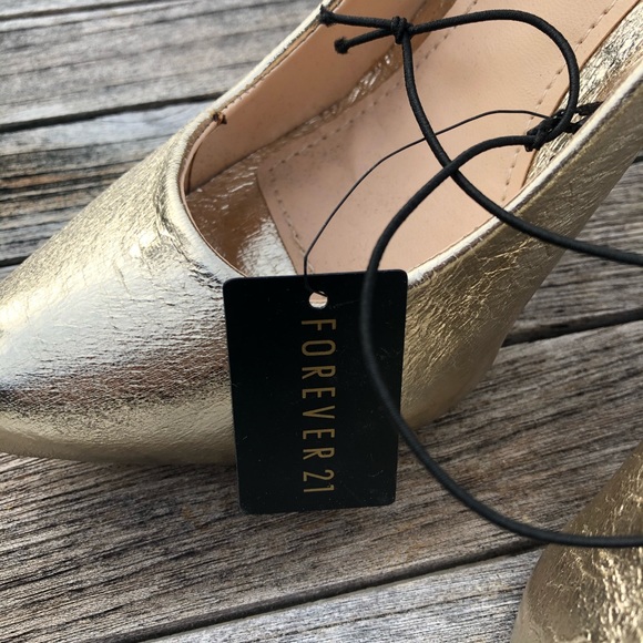 NWT - FOREVER 21 Pumps (LS-13) - Picture 3 of 8